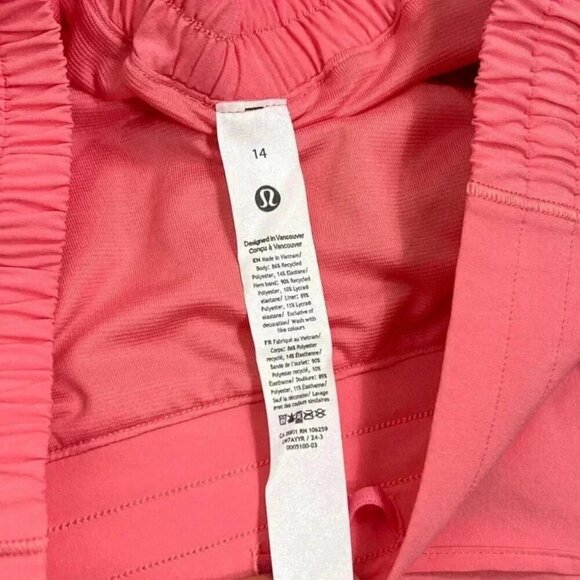 Lululemon NWT Hotty Hot High-Rise Short 2.5" Sakura Pink - Picture 8 of 9